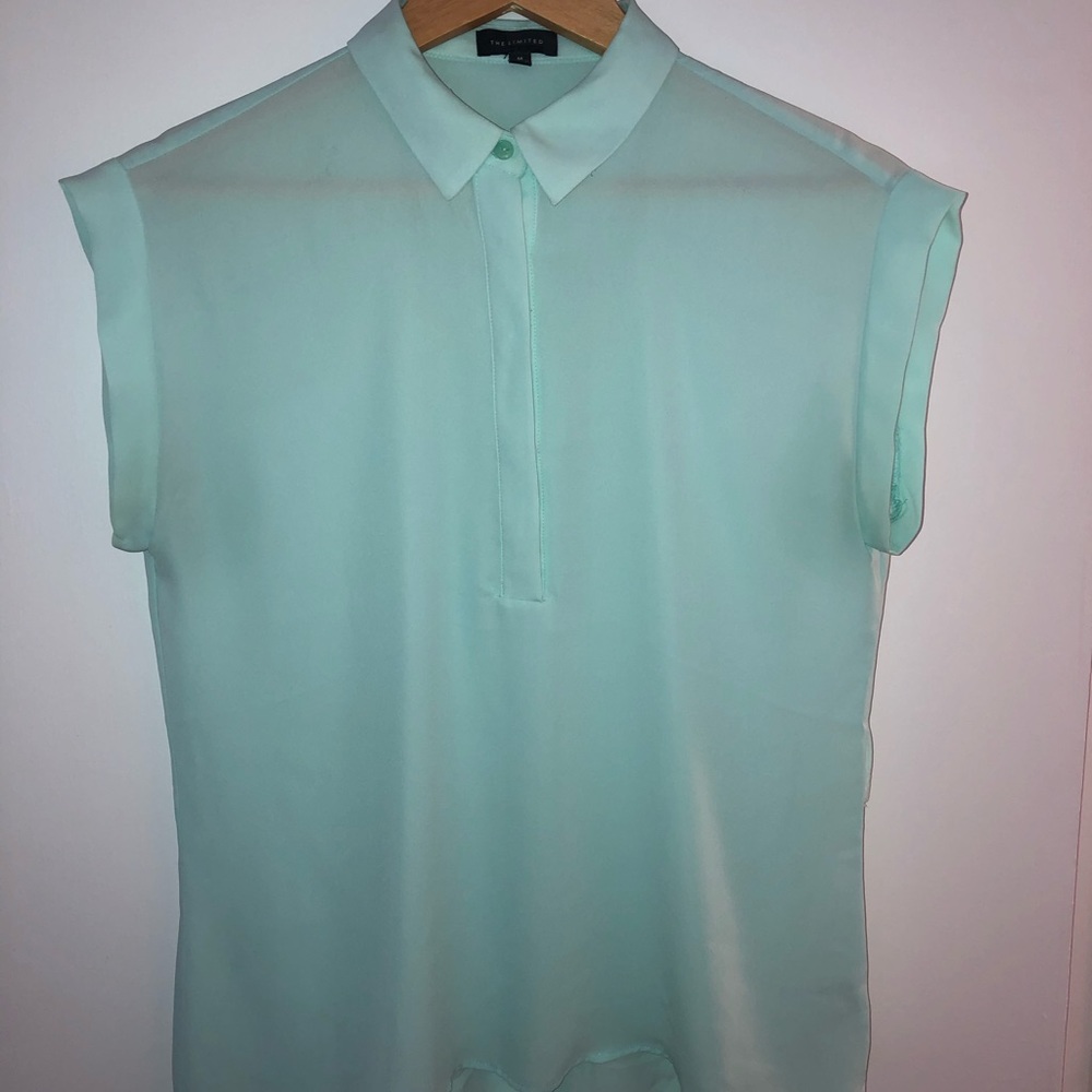 The Limited Size M sleeveless light green top